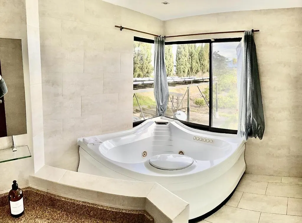 **  Quito Airport Suites Hotel Tababela Ecuador